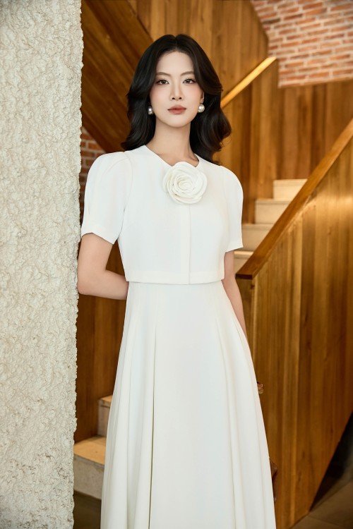 Sixdo White Woven Flared Dress With Flower